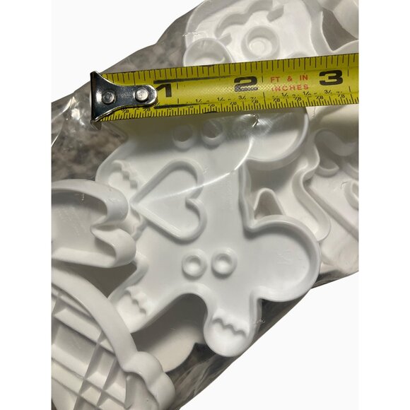 Tupperware White Plastic Holiday Cookie Cutters Set Of 10 Halloween Valentines - Picture 10 of 12